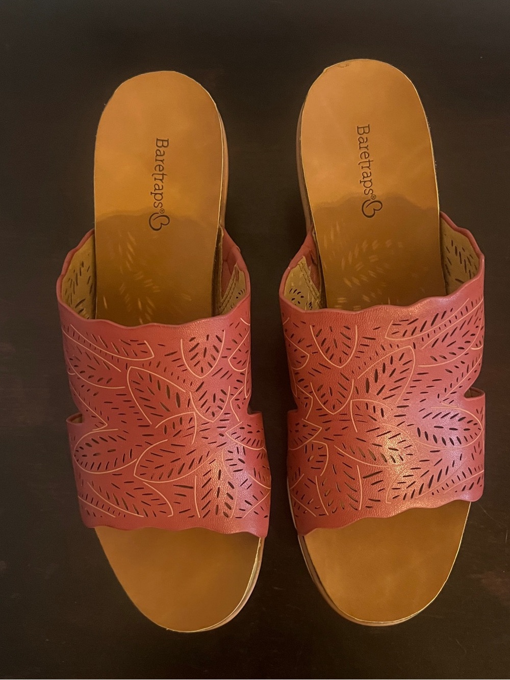 Baretraps Comfort Slide Sandals Women’s 7.5 Coral Pink Laser Cut Floral Comfort - Picture 2 of 7